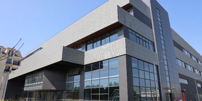 鋁單板定制廠家告訴你沖孔鋁單板的10大優(yōu)勢