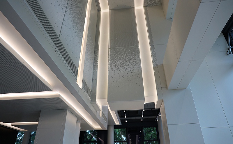 上海地產閔虹集團辦公樓@漸變沖孔鋁單板